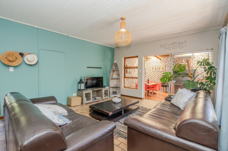 4 Bedroom Property for Sale in Middedorp Western Cape